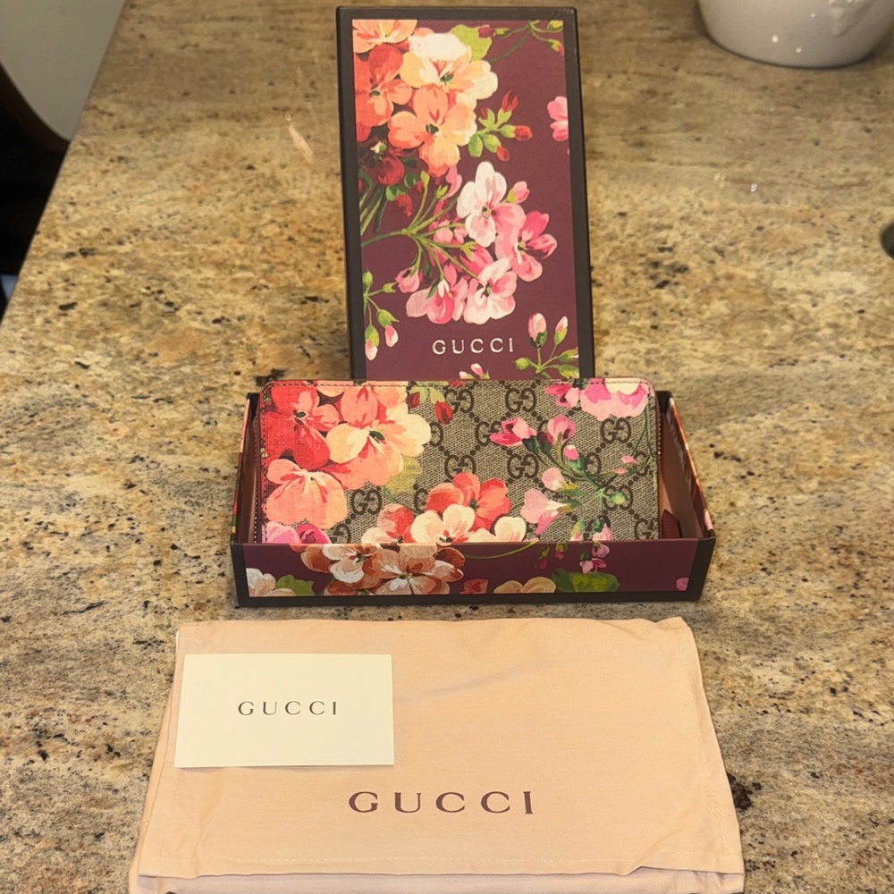 GUCCI SUPREME BLOOMS WALLET Full Inclusion - Picture 12 of 13